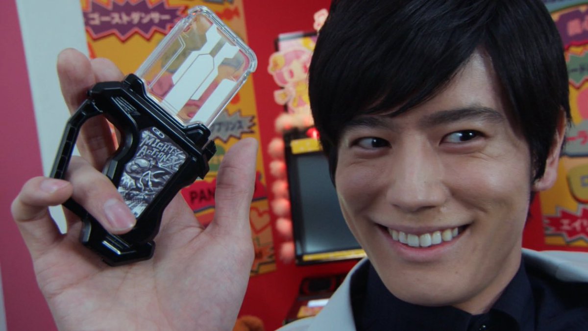 仮面ライダーエグゼイド 檀 黎斗役の岩永 徹也さんから意味深なメッセージが として撮影楽しくがんばってますよ