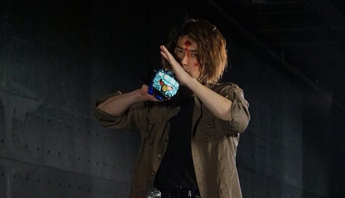 仮面ライダービルド カズミン最後の変身 ビルドドライバー グリスブリザードナックルで仮面ライダーグリスブリザードに