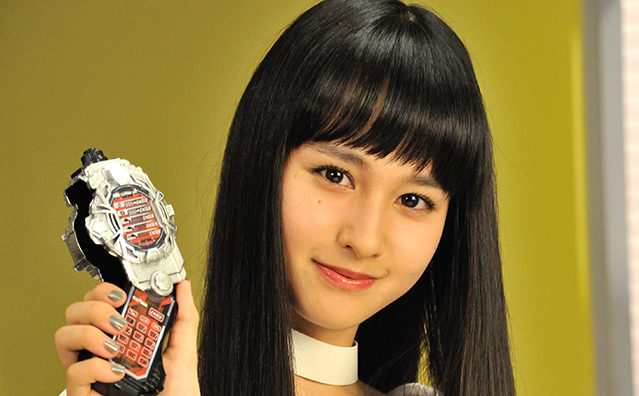 仮面ライダージオウ ヒロイン ツクヨミが持っているアイテムはファイズフォンx テン 歴代ガジェットが登場