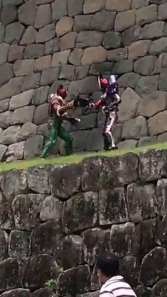 仮面ライダージオウ 小田原城でジオウの撮影が ゲイツ ゲンムアーマーとアナザーオーズが対決 画像追加