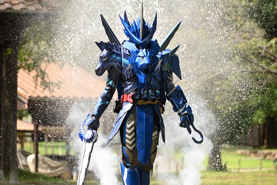 仮面ライダーセイバー 第7章 王の剣 アヴァロンにあり の予告 倫太郎が同色3冊 ファンタスティックライオンに